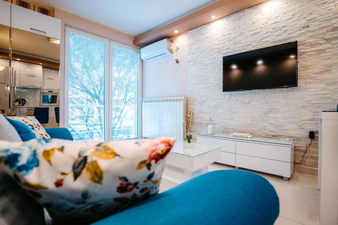 Turist Apartment Nis Bagian luar foto